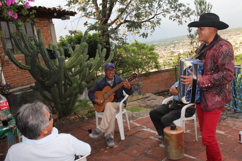 CHARLY Y SU BANDA 055