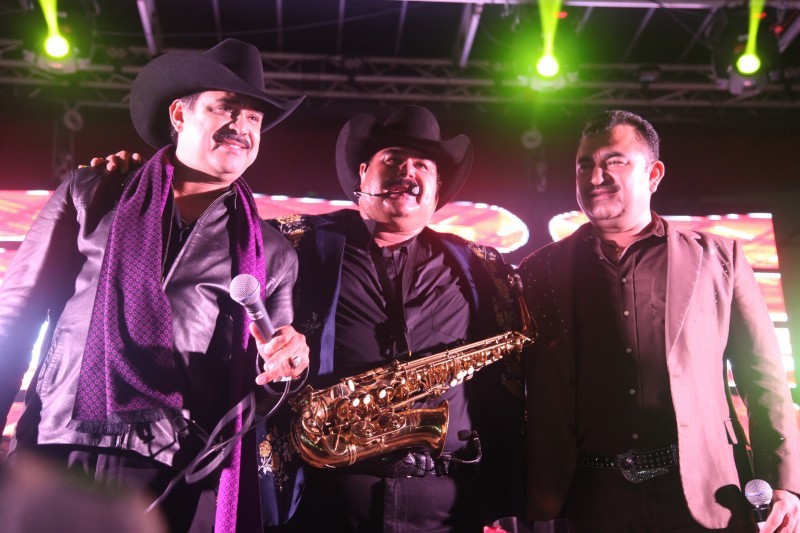 Daniel Esquivel (Los Rieleros del Norte) Lupe García (Huracanes del Norte) y Tony Melendez (Conjunto primavera)