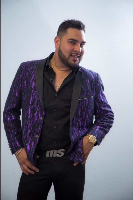 Vocalista de Banda MS revela:”Mi primera vez fue con una mujer desconocida”. 0