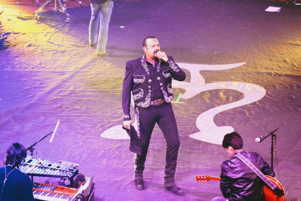 ¡PEPE AGUILAR ENGALANÓ LA FERIA DE LEÓN!