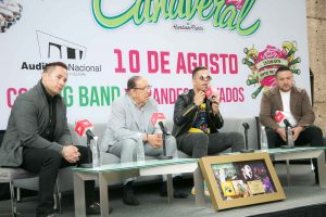 GRUPO CAÑAVERAL RECIBE UN DISCO DE ORO 2