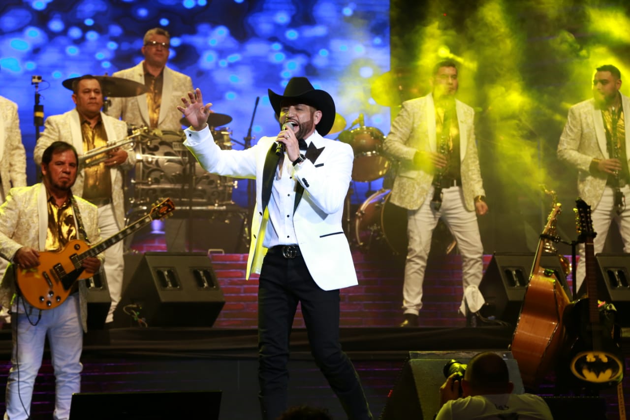 PANCHO BARRAZA DEL AUDITORIO TELMEX AL AUDITORIO NACIONAL