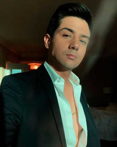 Luis Coronel y su sensual baile al ritmo del reggaetón