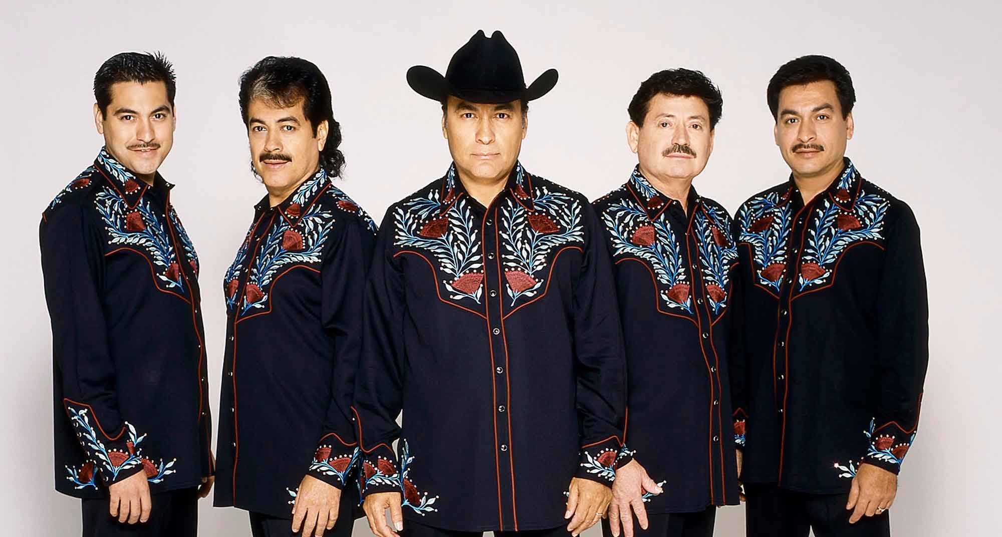 RINDEN TRIBUTO LOS TIGRES DEL NORTE A VICENTE FERNÁNDEZ