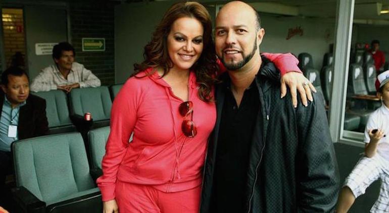 ESTEBAN LOAIZA, EX DE JENNI RIVERA SE ENTREGÓ A LA JUSTICIA