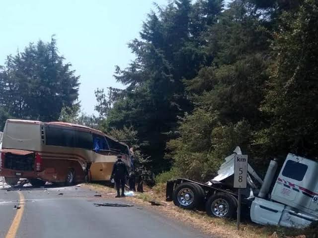 PIPA EMBISTE CAMIÓN DEL BUKI, DEJA UN MUERTO