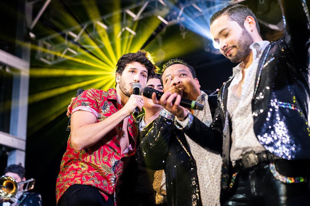 Banda Los Sebastianes se presentan con éxito junto a Sebastián Yatra
