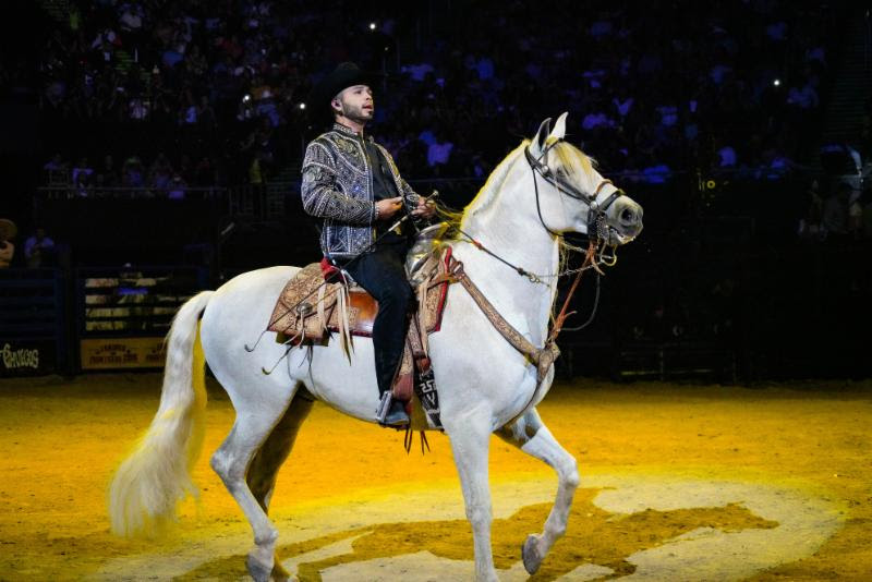 Pepe Aguilar Jaripeo sin Fronteras