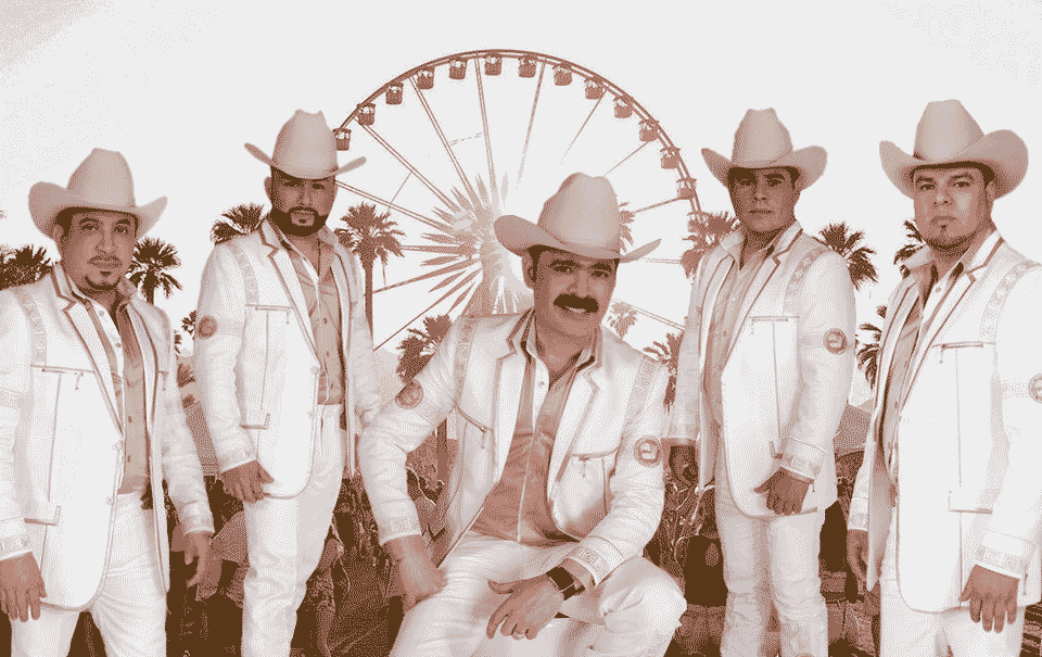 Aprovechan embotellamiento y se ponen a bailar “La Chona”