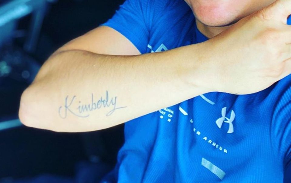 Edwin Luna presume tatuaje con el nombre de su esposa