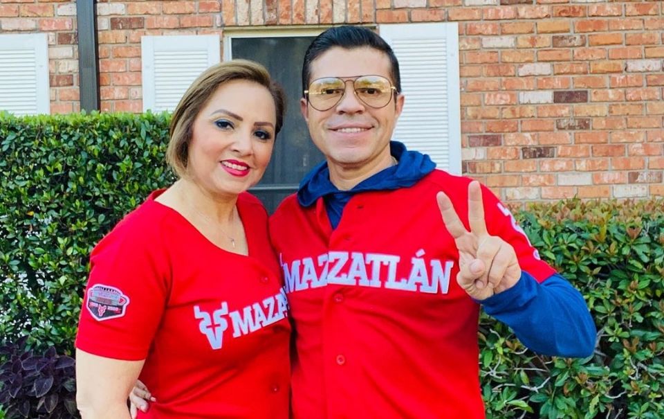 Jorge Medina disfruta de la serie mundial con su esposa