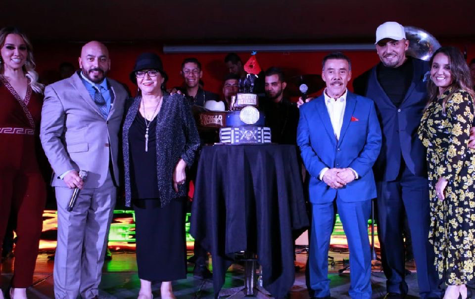 Lupillo Rivera festeja en grande su cumpleaños y sus 20 años de carrera