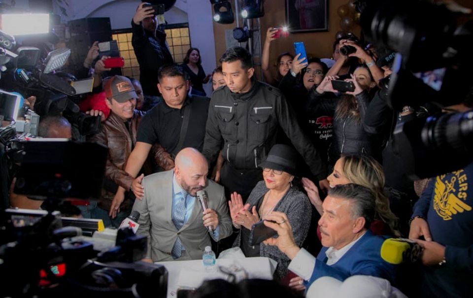 Seguridad salva a “Don Pedro Rivera” de la prensa