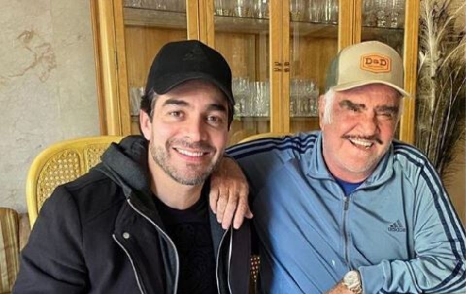 Vicente Fernández recibió a Omar Chaparro en su casa