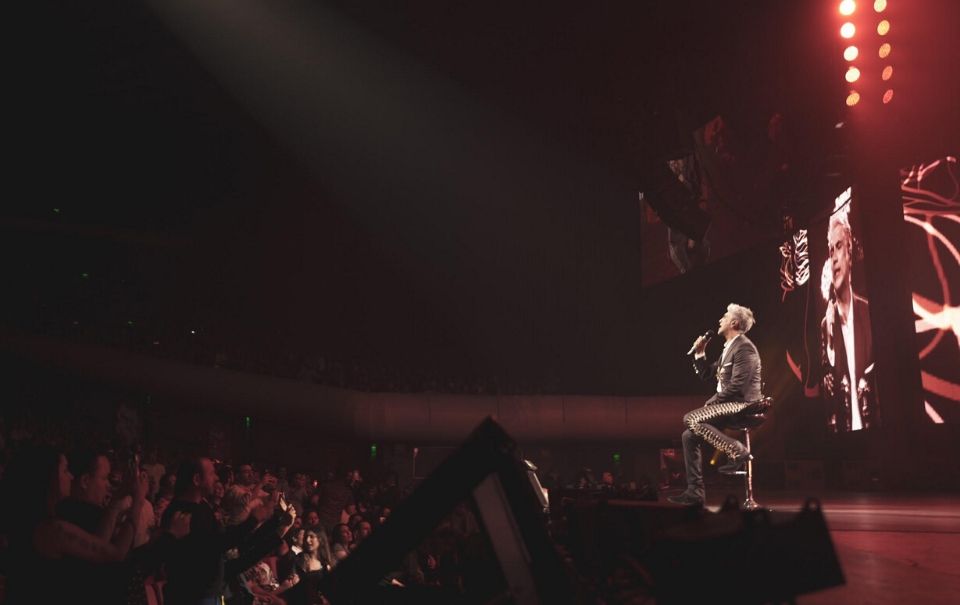 Alejandro Fernández inicia gira con lleno total en Auditorio Nacional