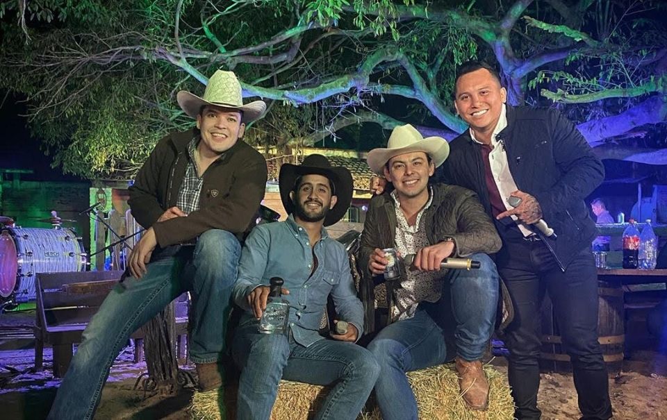 Edwin Luna, El Yaki, Leandro Ríos y Diego Herrera preparan algo juntos