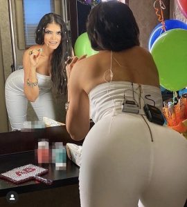 Ana Bárbara sube foto de su trasero, se arrepiente y la borra 0