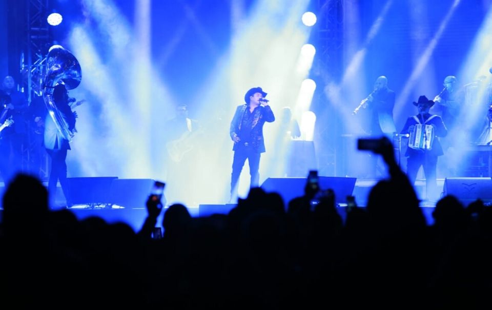 Julión Álvarez se presentó por primera vez en la Arena CDMX
