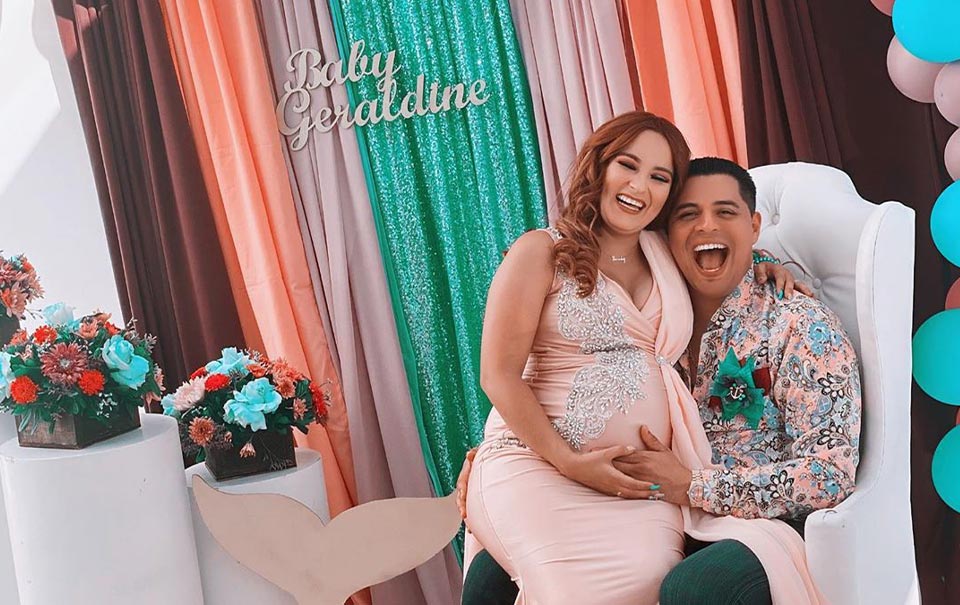 (Fotos) Eduin Caz celebró “baby shower” con su esposa ¡Esperan una niña!
