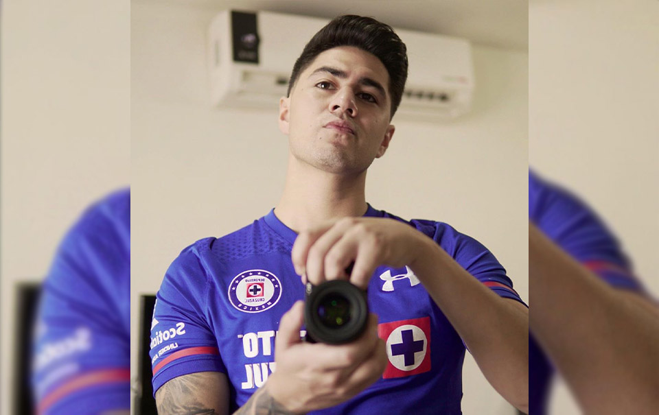 Jerry Corrales de “La Adictiva” recibe burlas por irle al Cruz Azul