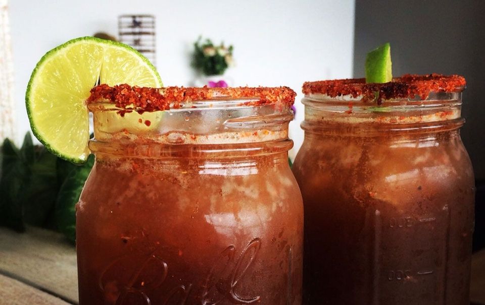 Prepara una michelada al estilo de Lupillo Rivera