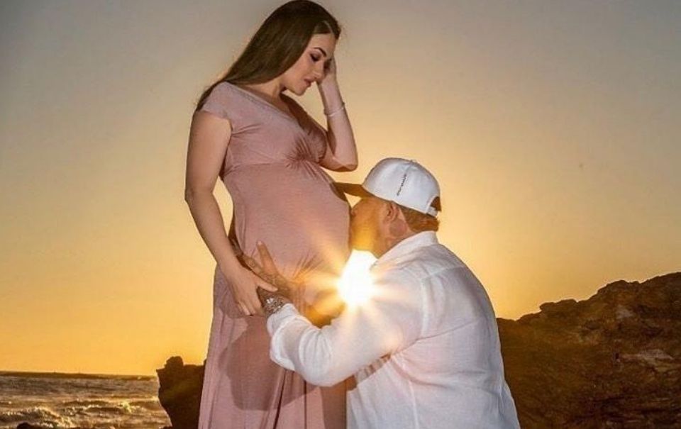 Ángel del Villar y Cheli Madrid emocionados por su nuevo bebé