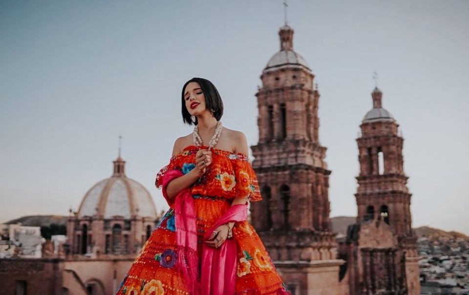 Los vestidos más mexicanos de Ángela Aguilar