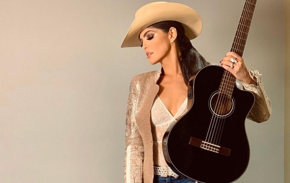 Ana Bárbara comparte momentos muy íntimos en la casa de sus padres