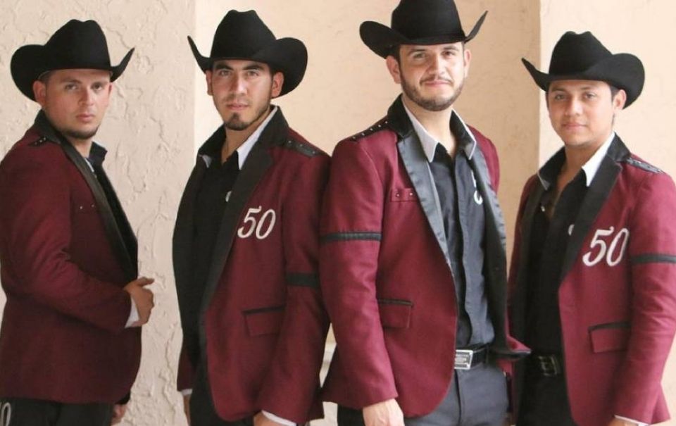 Calibre 50 recrea video viral de “La niña del pastel”