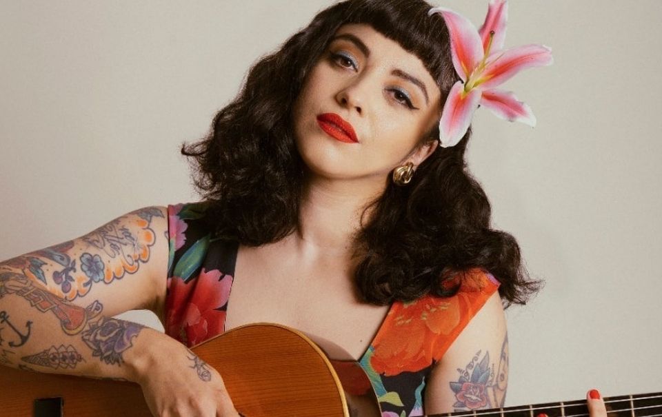 ¿Mon Laferte quiere entrar al regional mexicano?