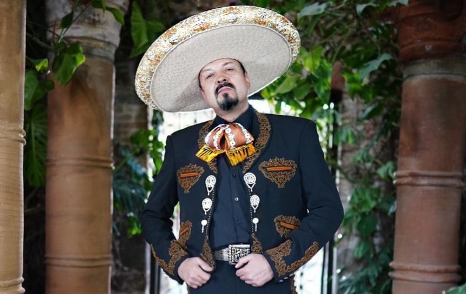 Pepe Aguilar recomienda a los cantantes ser dueños de su propia música