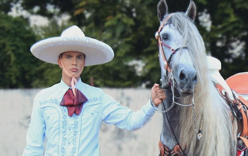 Conoce a Erick Zepeda, el mariachi que Pancho Barraza apoyó en su primer palenque