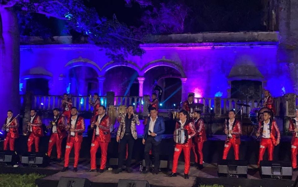 “El Flaco” y Banda Renovación dedican tema a los migrantes