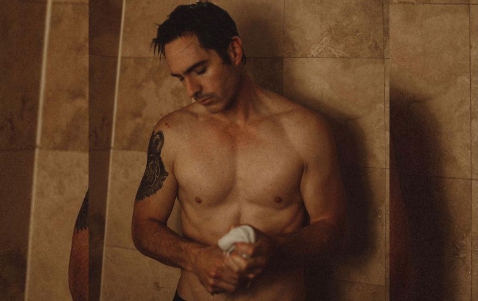 Mauricio Ochmann provoca a las mujeres con ¡candentes fotos!