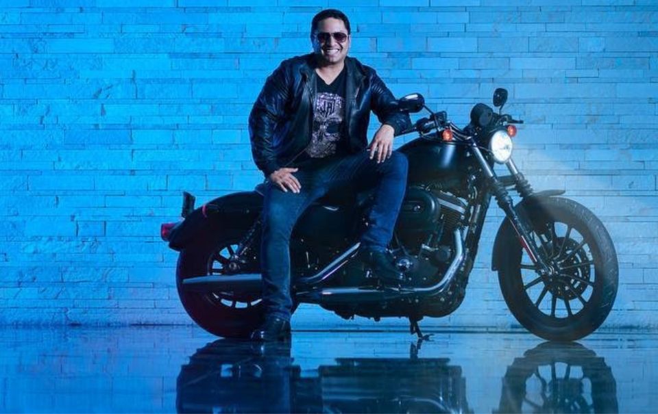Conoce al ganador de la moto Harley de Julión Álvarez
