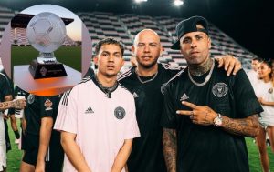 Natanael Cano y Nicky Jam dejan los escenarios para jugar futbol 0