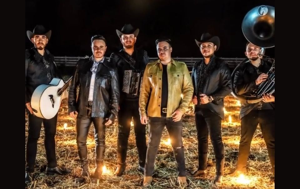 Río Roma y Calibre 50 fusionan su romanticismo en una canción