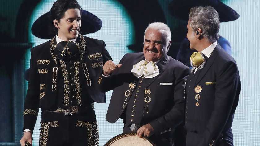 Vicente Fernández padece grave enfermedad que provocó su caída 2