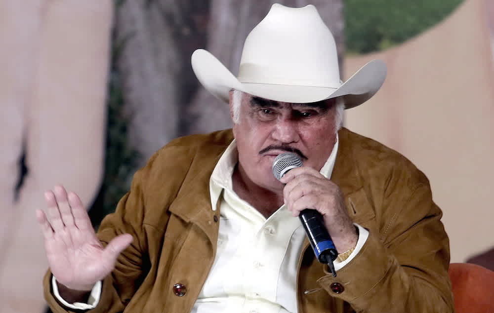 Vicente Fernández padece grave enfermedad que provocó su caída 0