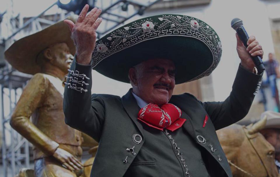 Vicente Fernández una trayectoria llena de éxitos y escándalos