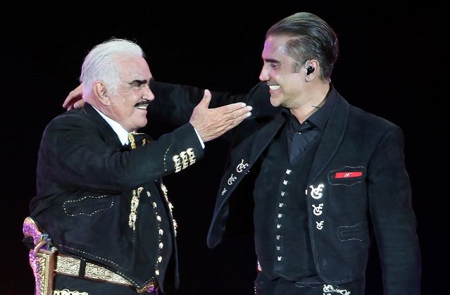 Vicente Fernández en terapia intensiva 1