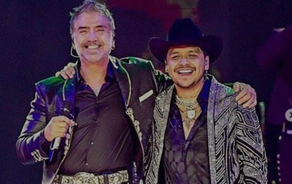 Christian Nodal y Alejandro Fernández juntos en un mismo escenario 0