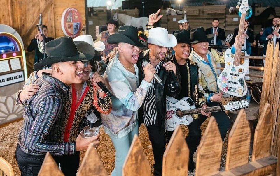 Grupo Firme se lleva la Banda hasta Colombia para grabar con Maluma