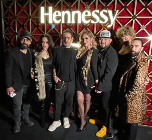 Poncho Lizárraga, Omar Chaparro y otras celebridades viajaron a La Vegas para apoyar a “El Canelo” 0