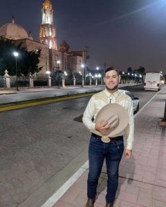 Tony Elizondo, vocalista, Calibre 50