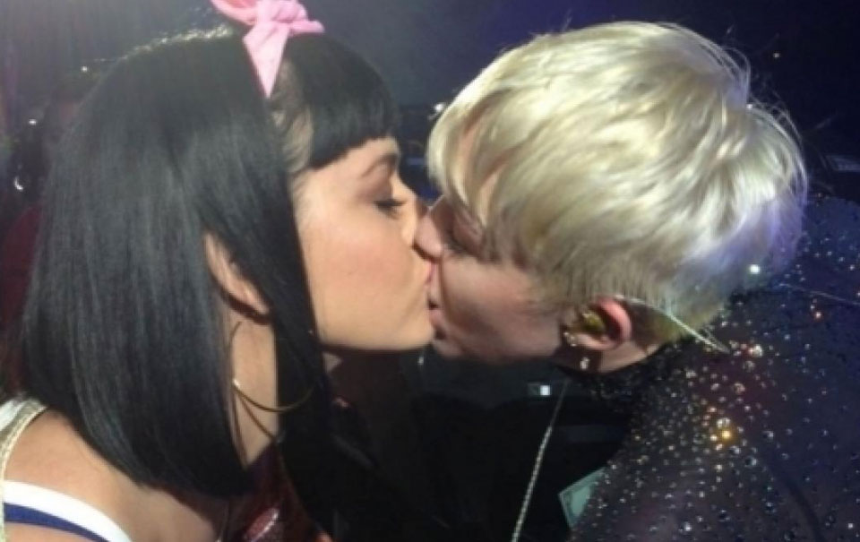 beso-miley-cyrus-katty-perry