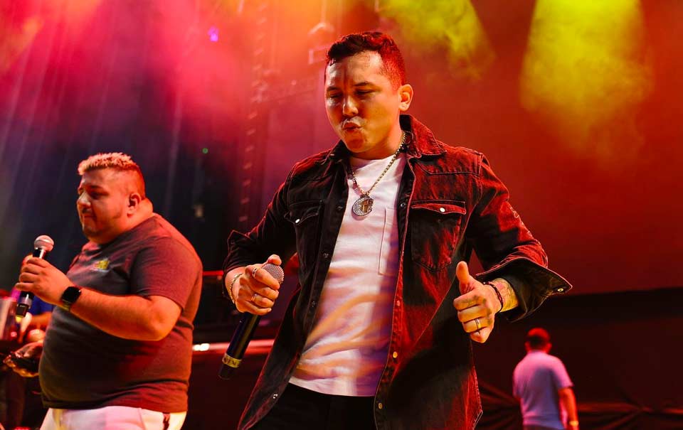 Edwin Luna, baila, mujer, Kimberly Flores