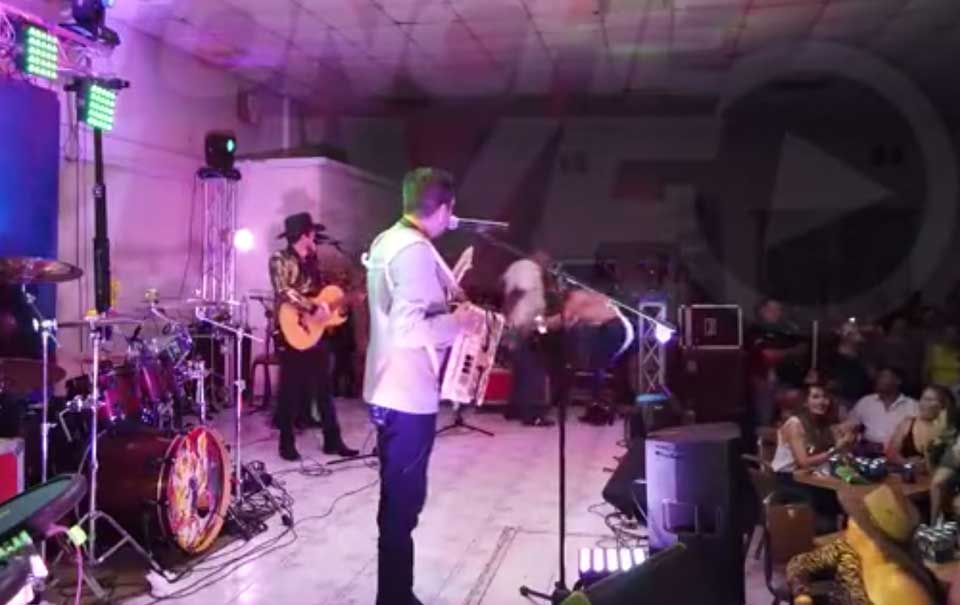 paco-barron-mujer-punalada