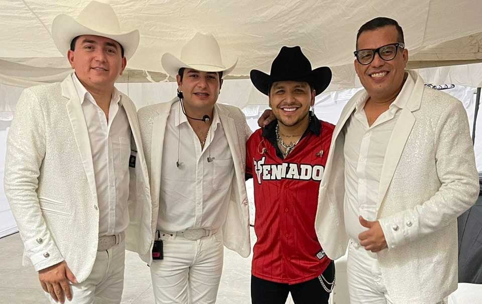 Los Plebes del Rancho de Ariel Camacho, 2 veces, Christian Nodal