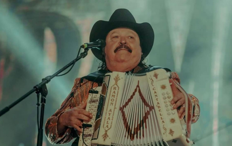 Ramón Ayala se desmaya en pleno concierto frente a miles de personas